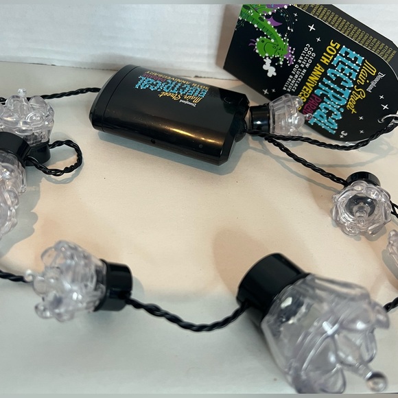 Disney’s Main Street Electrical Parade Light Up Glow Necklace - Picture 5 of 6